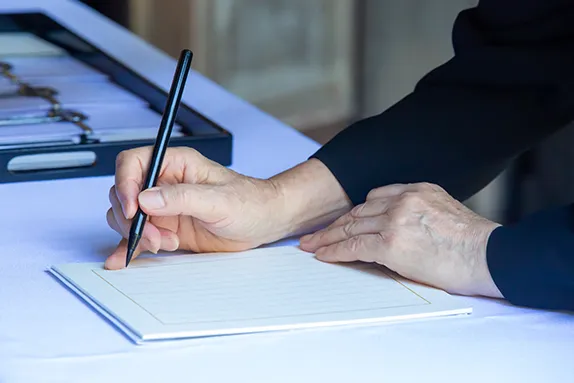 覚えておきたい葬儀での記帳のマナーを詳しく解説