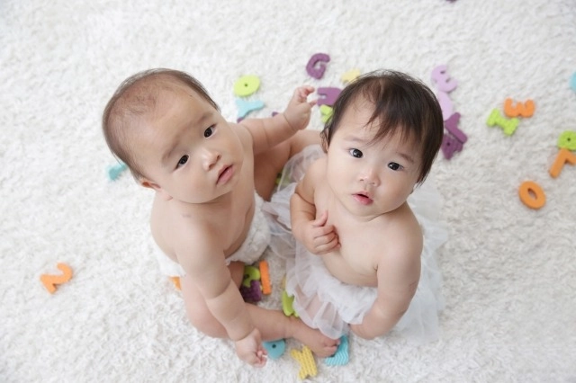 まるで相方？！男女仲良しの双子。→成長した姿に「美男美女」「可愛すぎる」 – ほ・とせなNEWS