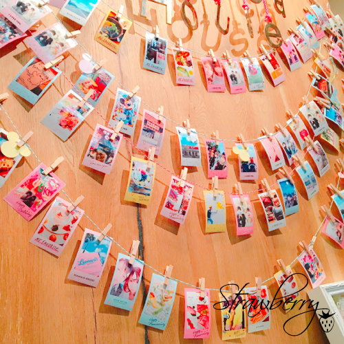 結婚式のウェルカムスペースに作ったら楽しい、チェキスペース🤍📷 ⁡ チェキやメッセージブックにお祝いのメッセージを書いてもらって、ボードに貼ったりアルバムにしてそのまま飾るのが素敵✨🖍️⁡ 高機能なチェキは購入すると2万円くらいしますが、 実はレンタルする