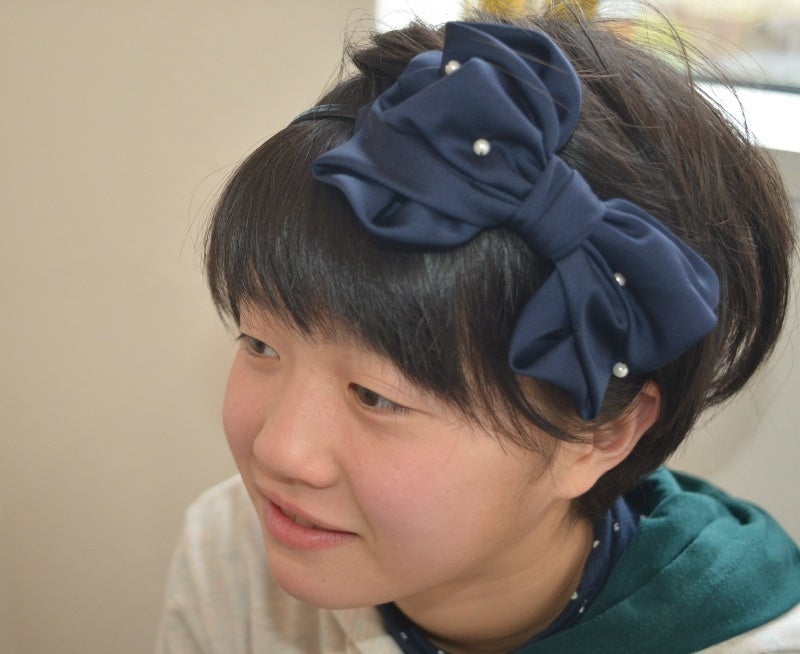 送料無料 目玉セール 秘密の鍵チャーム付き サテンリボンカチューシャ アクセサリー ヘアアクセサリー 女の子 カチューシャ TAKキャサリンコテージ