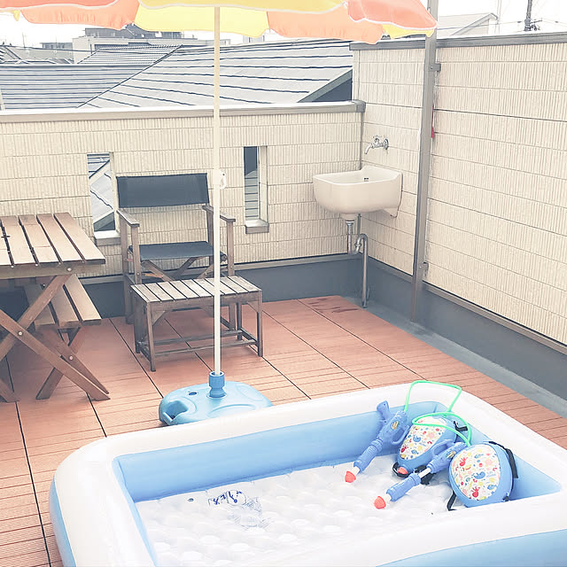 マンション最上階のルーフバルコニーで夏はビニールプールで楽しもうの写真素材70376498- PIXTA