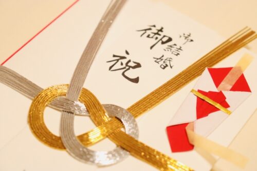 結婚式を欠席するなら電報を送ろう！例文と欠席理由の伝え方を紹介For-Denpoお役立ちメディア電報サービス『For-Denpo』