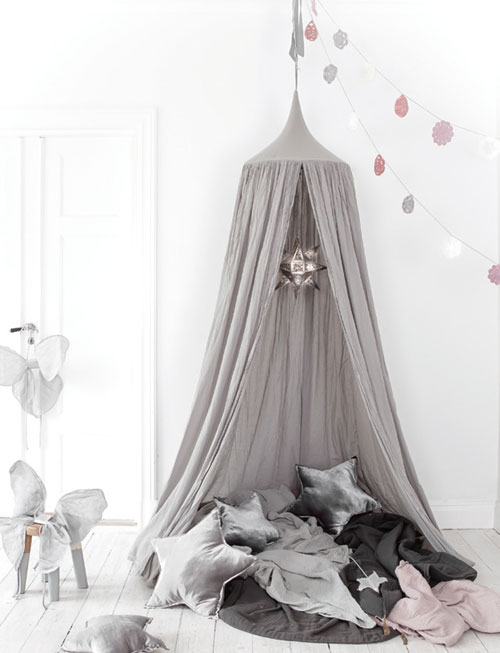 天蓋カーテン ポンポン付きキャノピー カーキ色 天蓋カーテン 子供部屋 インテリア – Milkfamily