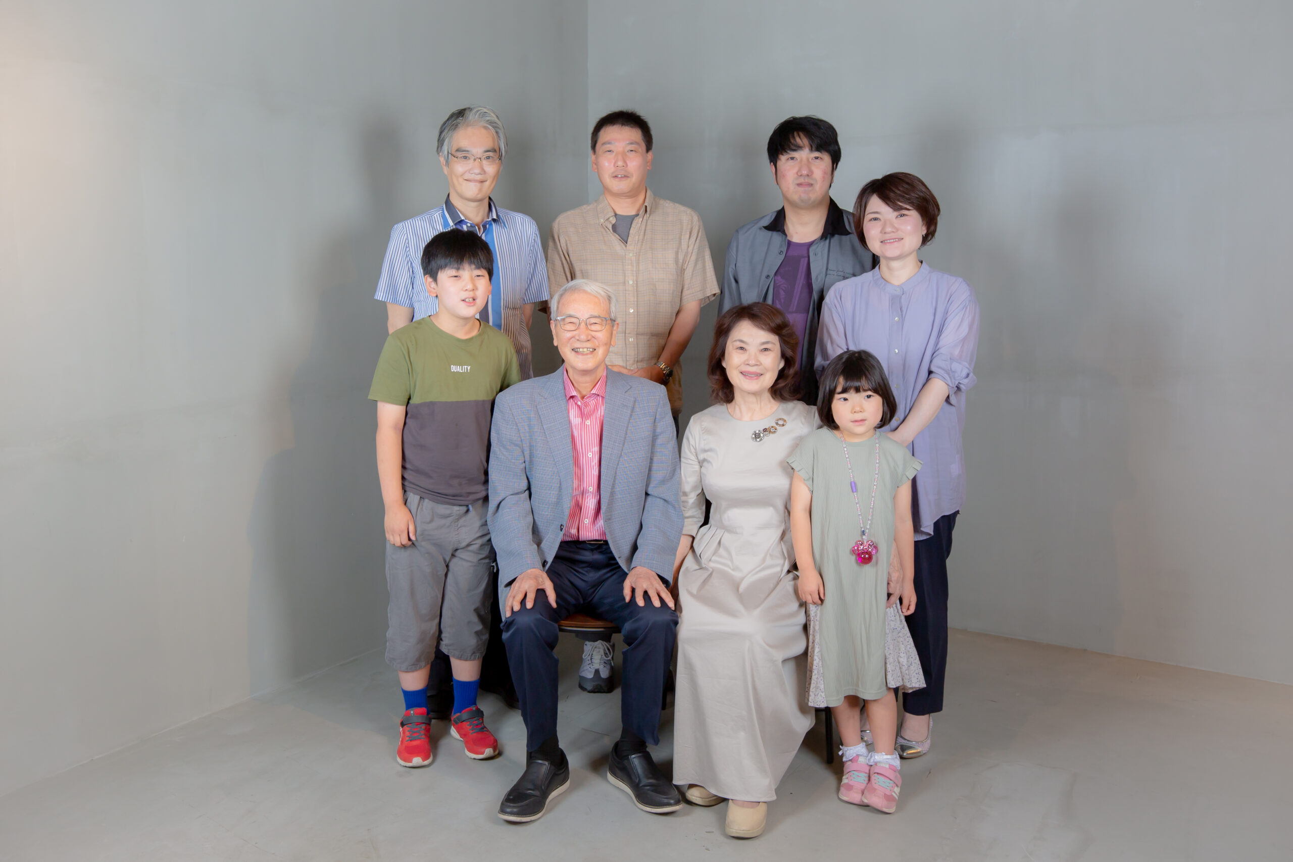 七五三家族写真をスタジオでおしゃれに！親の服装のおすすめコーデ - コラムライフスタジオ