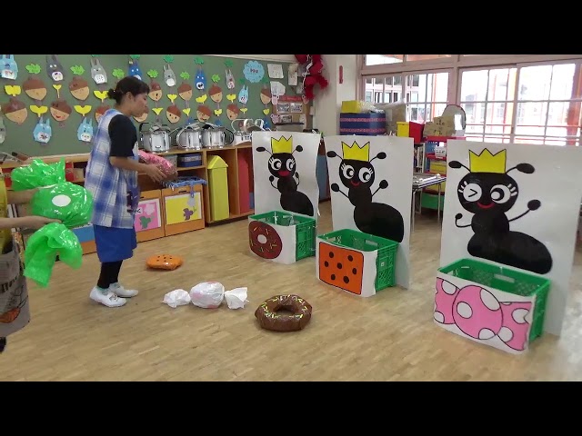 ☆運動会の衣装0歳児☆ 1歳児と一緒に親子体操と競技をがんばります✨ 衣装も先生たちでどんなものがよいか試行錯誤しながら作りました🌱フリフリ衣装を着るといつもとは違う服に、嬉しそうにしてお部屋の写真スポットの前で写真を撮りました📷🤍鴨居こども園 鴨居