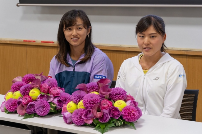 プロテニス選手・土居美咲の“バディ”： ダンロップ のラケット CX200