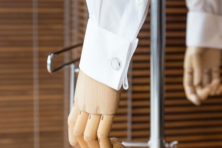 結婚式でカフスボタンは必要？種類や正しい付け方、注意すべきマナーについて紹介結婚ラジオ結婚スタイルマガジン