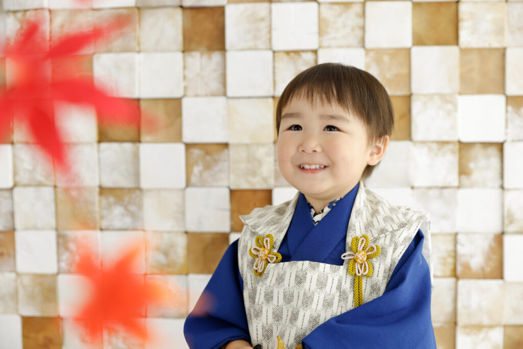 レンタル 七五三着物 3歳男の子 被布セット 松に鷹・紺 華徒然 1405606700- utatane 公式通販七五三 三歳 男児 女児兼用 被布着物フルセット WAKKA 被布はベロア生地 草履付き かかとバンド付き 祝着 NO39649