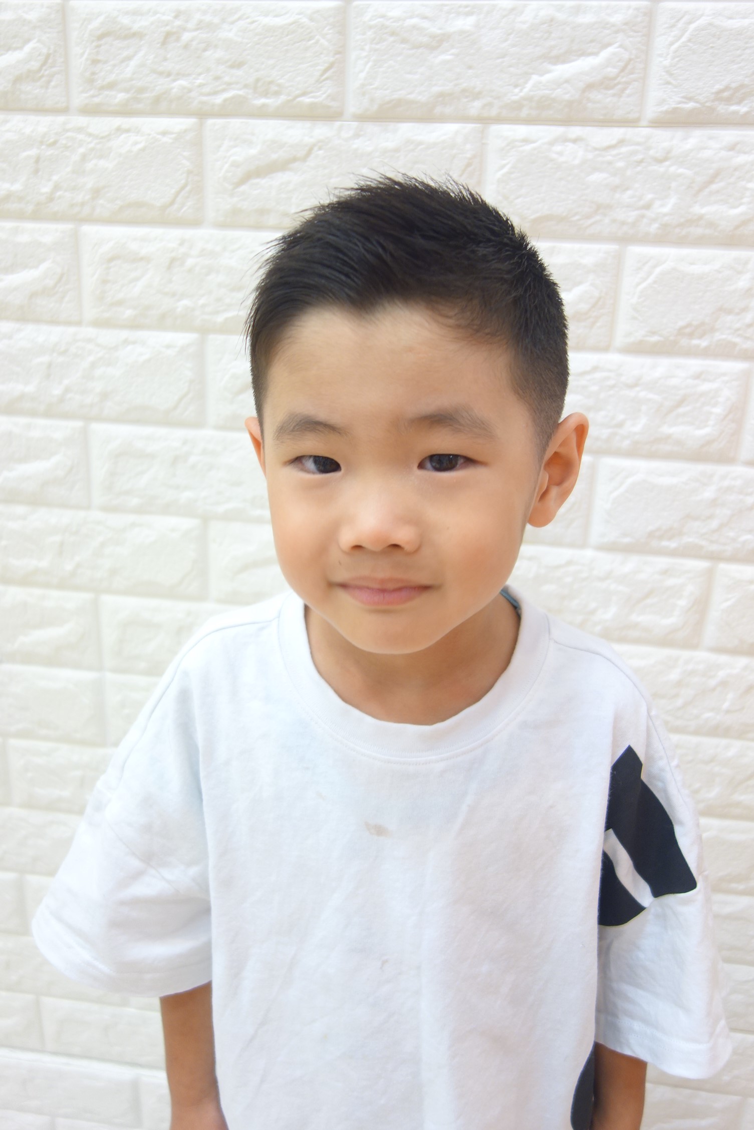 ヘアカットショートカット男の子男の子ヘアフェードアシメスタイルアシメベリーショート男の子髪型子どもの髪型チョッキンズキッズ専用サロンキッズカットママリ男の子ママかっこいいおしゃれ