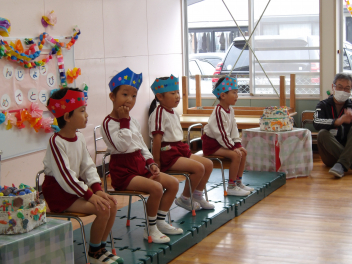 お誕生日会パート2川崎市中原区の武蔵新城駅近くの保育園 いちご保育園・りんご保育園