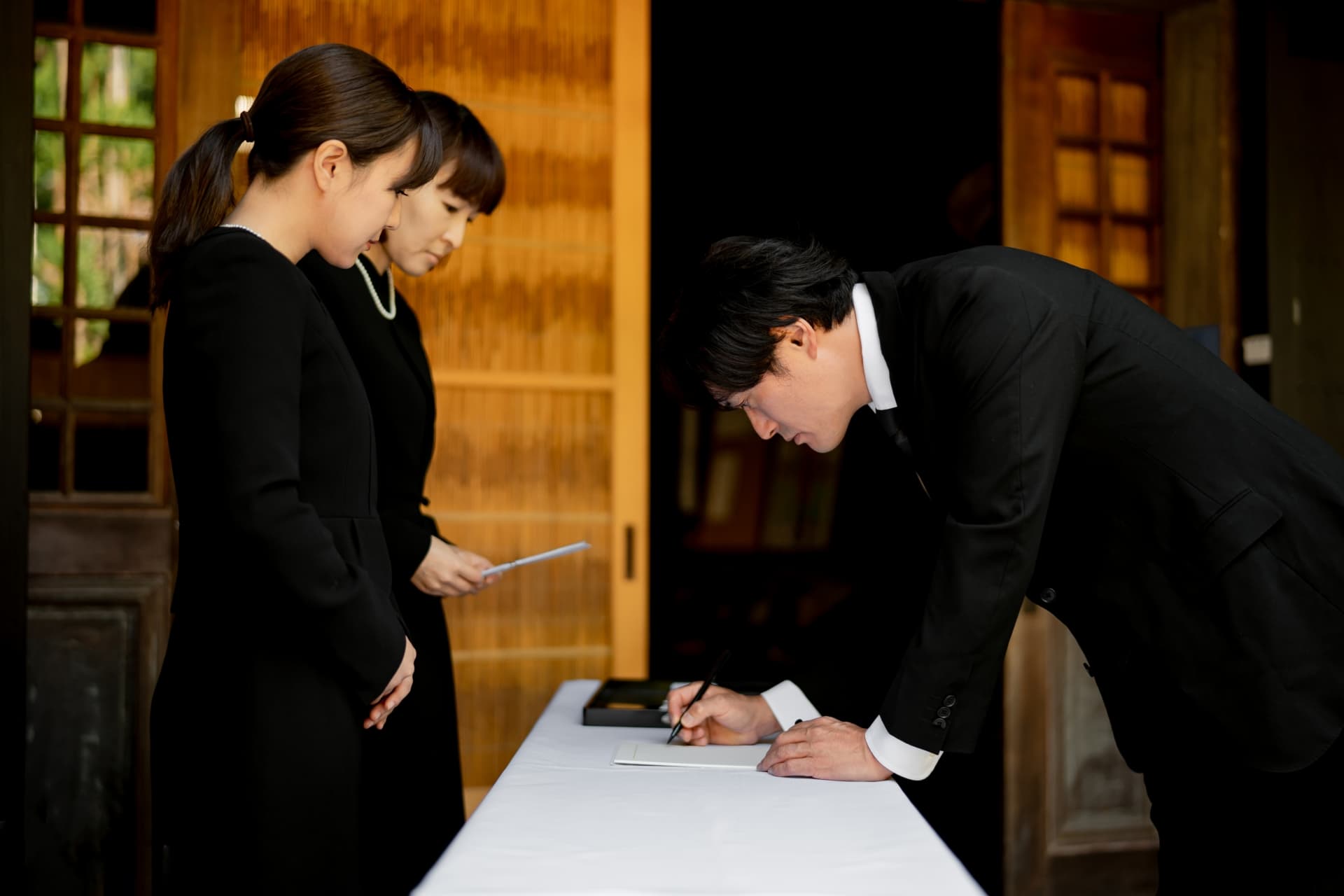 図解 香典の中袋の書き方は？旧字体の金額一覧、連名の場合あんしん祭典の葬儀辞典