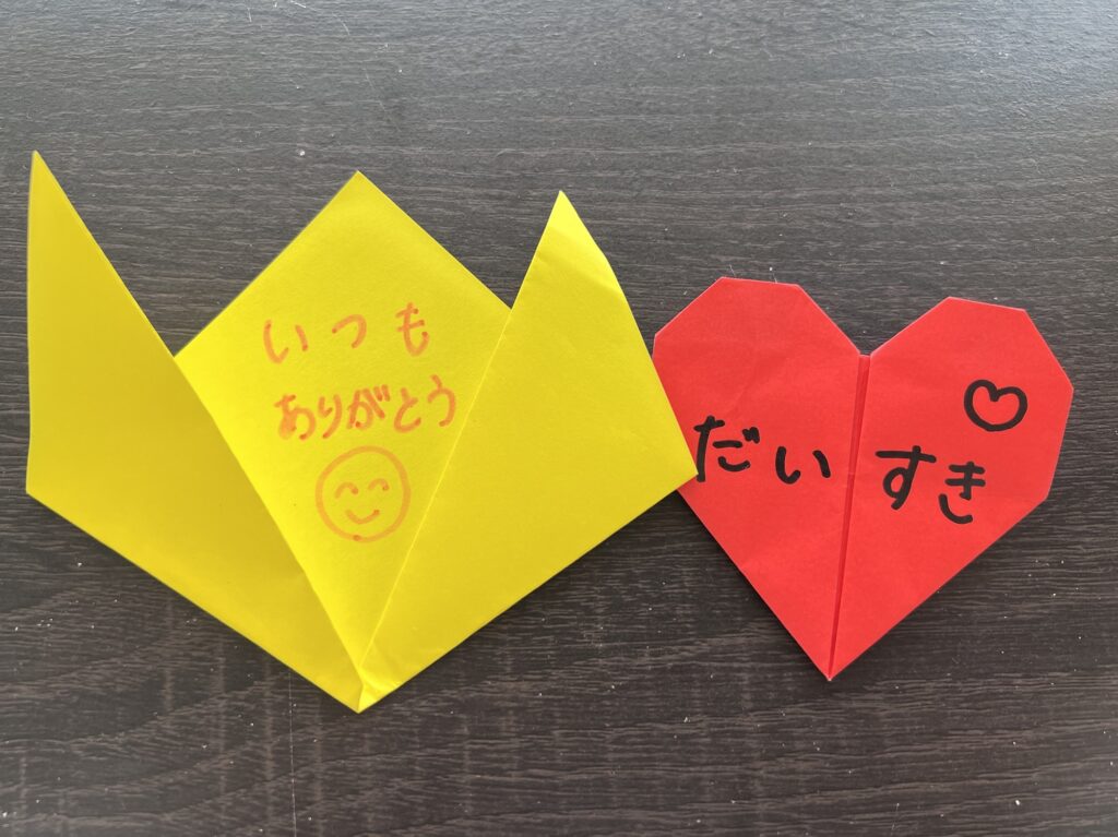 デイサービスセンターひなたぼっこ 工作レク：『鯉のぼり壁飾り＆母の日カーネーション壁画』ひなたぼっこグループのブログ