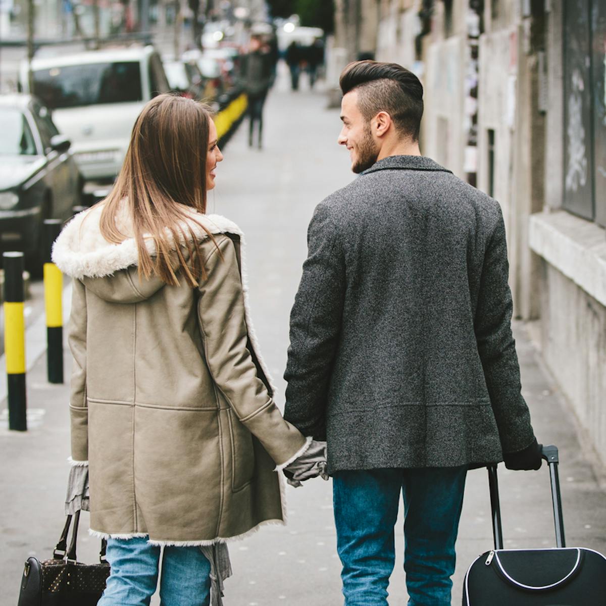 意外!? 9割の男性は恋人と手をつないで歩くのが好き