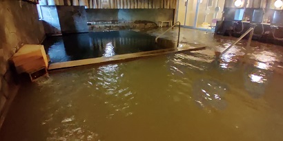 竹内智香 在東川 北海道 スイス名誉領事が道庁を訪問、濱坂副知事と面談されました令和６年１月、東川町にスイスの名誉領事館が開設され、竹内智香さんが、現役のトップスノーボーダーでありながら、北海道とスイスの架け橋となる名誉領事に就任されました。7月30日