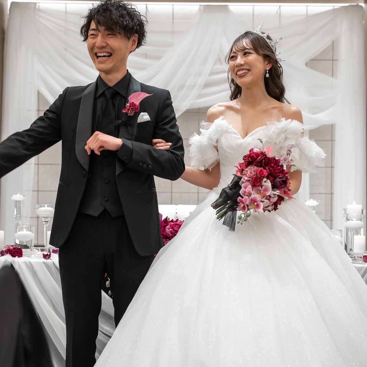 ご両親に感謝の気持ちを伝える 『サンクスレタームービー』 . ご結婚式当日、中々親御様に感謝のお気持ちを伝える場面は少ないもの .だからこそ挙式の入場の前に これまで一緒に過ごした写真を使って これまでの感謝を伝えるお時間を charmantscenatokyo