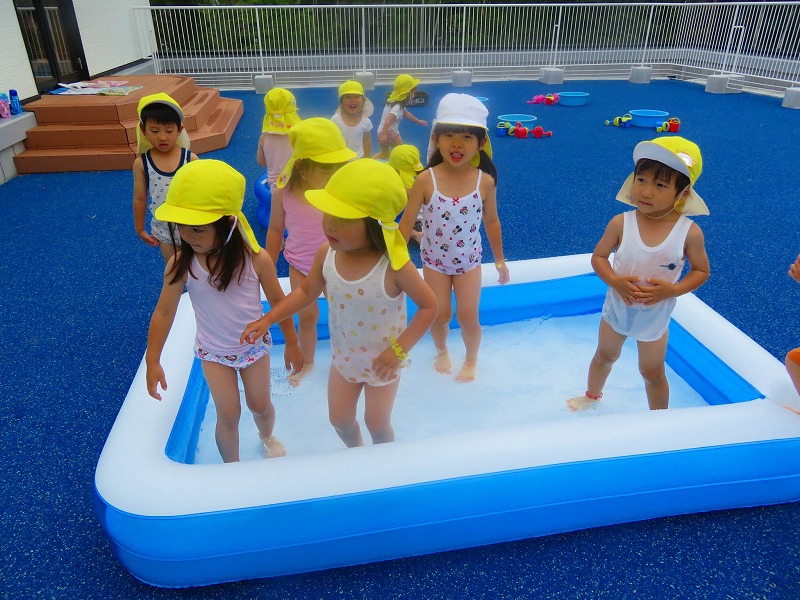 4ページ目女の子 水遊びの写真素材写真素材なら「写真AC」無料 フリー ダウンロードOK