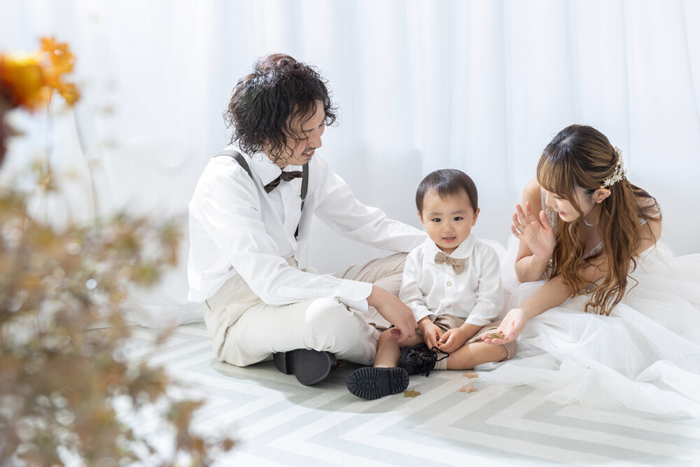1歳の誕生日に家族写真親子の服装は？写真映えするスタイルのコツこども写真館スタジオアリス写真スタジオ・フォトスタジオ