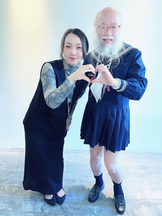 横浜駅近くの公園に出没するセーラー服のおじさんって何者？ -はまれぽ.com横浜 川崎 湘南 神奈川県の地域情報サイト