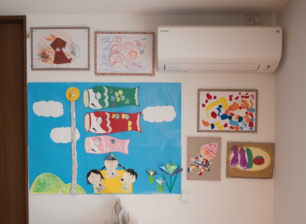 子どもの作品を飾ると部屋が片付く！我が家の絵と工作展示スペースYUKI CO YUKI ユキコユキ