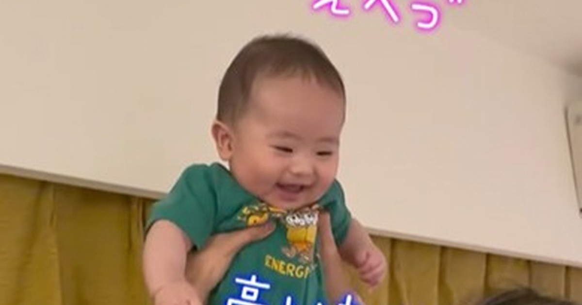 高い高いするお母さんイラスト - No: 22111652無料イラスト・フリー素材なら「イラストAC」