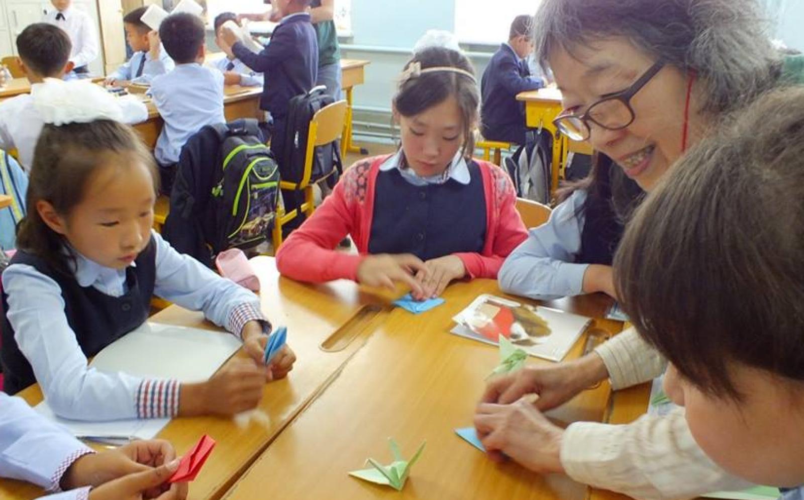 Hatgal モンゴル 2018 北部モンゴルの大草原のモンゴルの子供たち — ストック編集用写真©katiekk 187617516