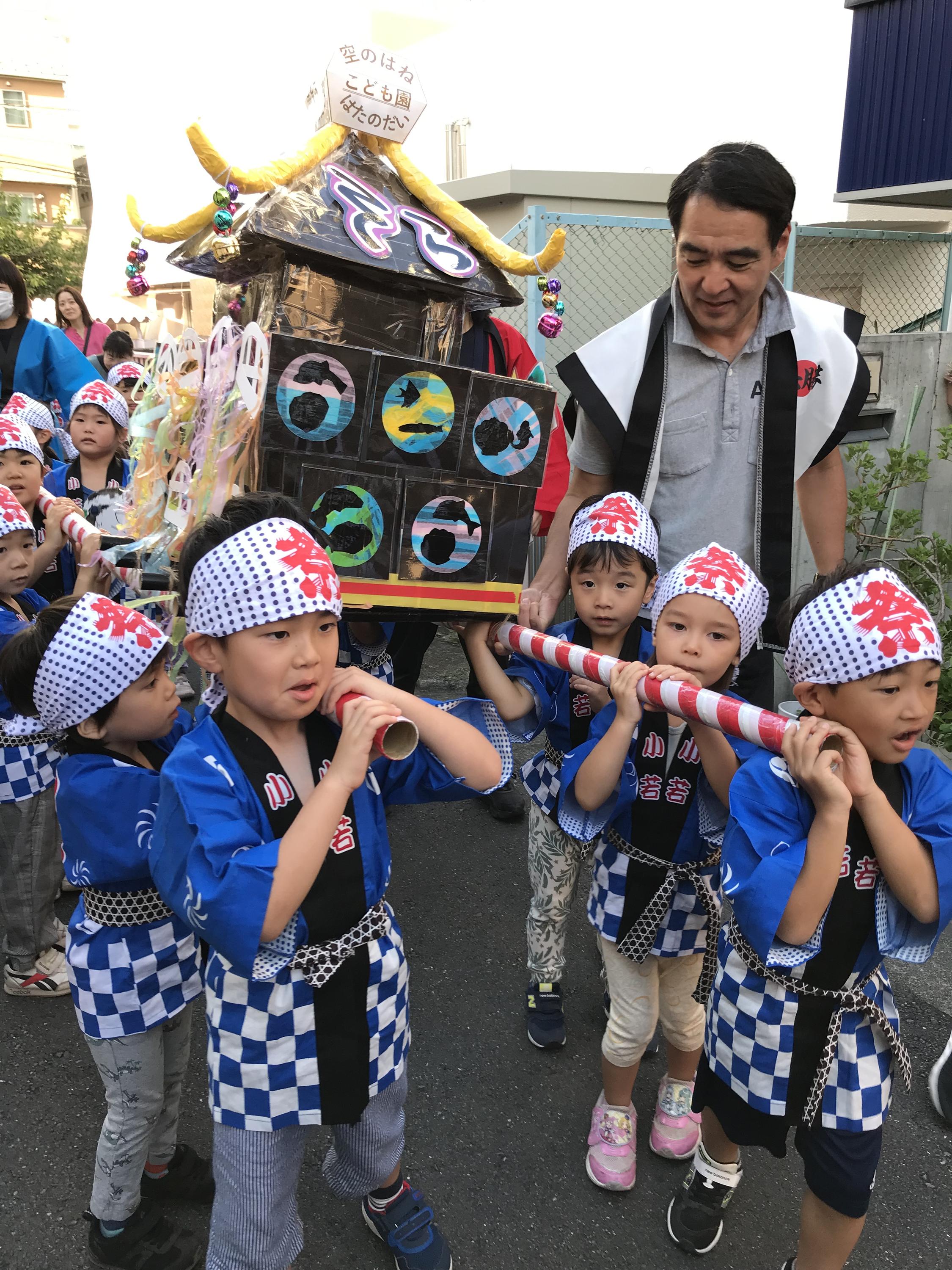 最新版！ 歴代のおみこし披露！ – 株式会社ひよこのスマイル