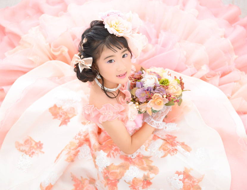 七五三 7歳の七五三前撮り、着物とドレスで違う髪型にしてみよう！～アップ・ダウンスタイル～トータルフォトスタジオトマト栃木県小山市の写真館です。 七五三、お宮参り、成人式はトマトへ