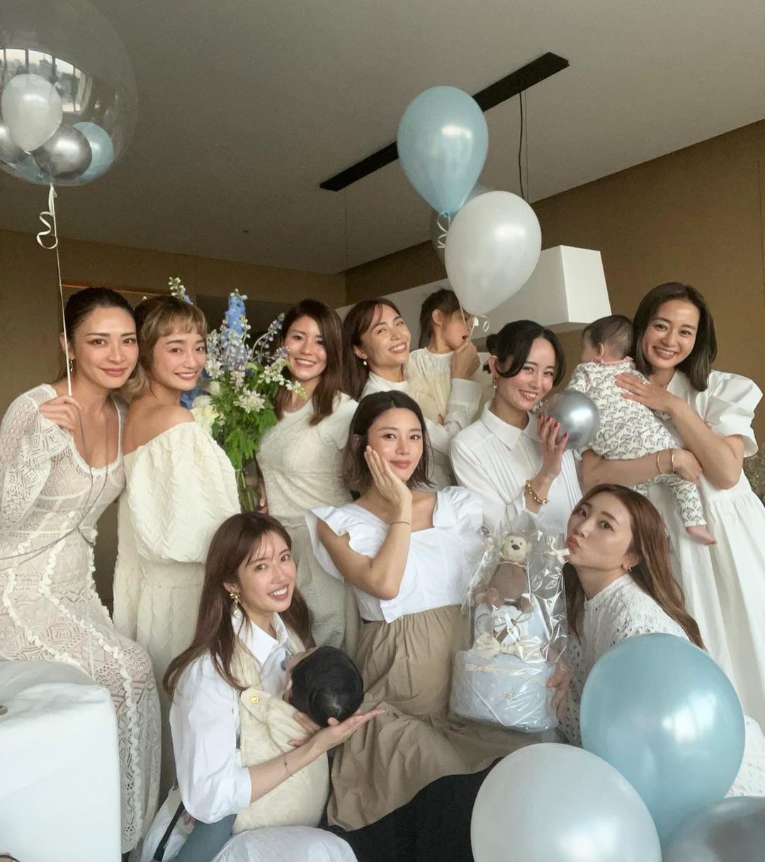 島袋聖南＆石倉ノア、第1子男児誕生で“初家族ショット”公開 「出産は壮絶」「かけがえのない奇跡」と回顧 1 2ねとらぼ