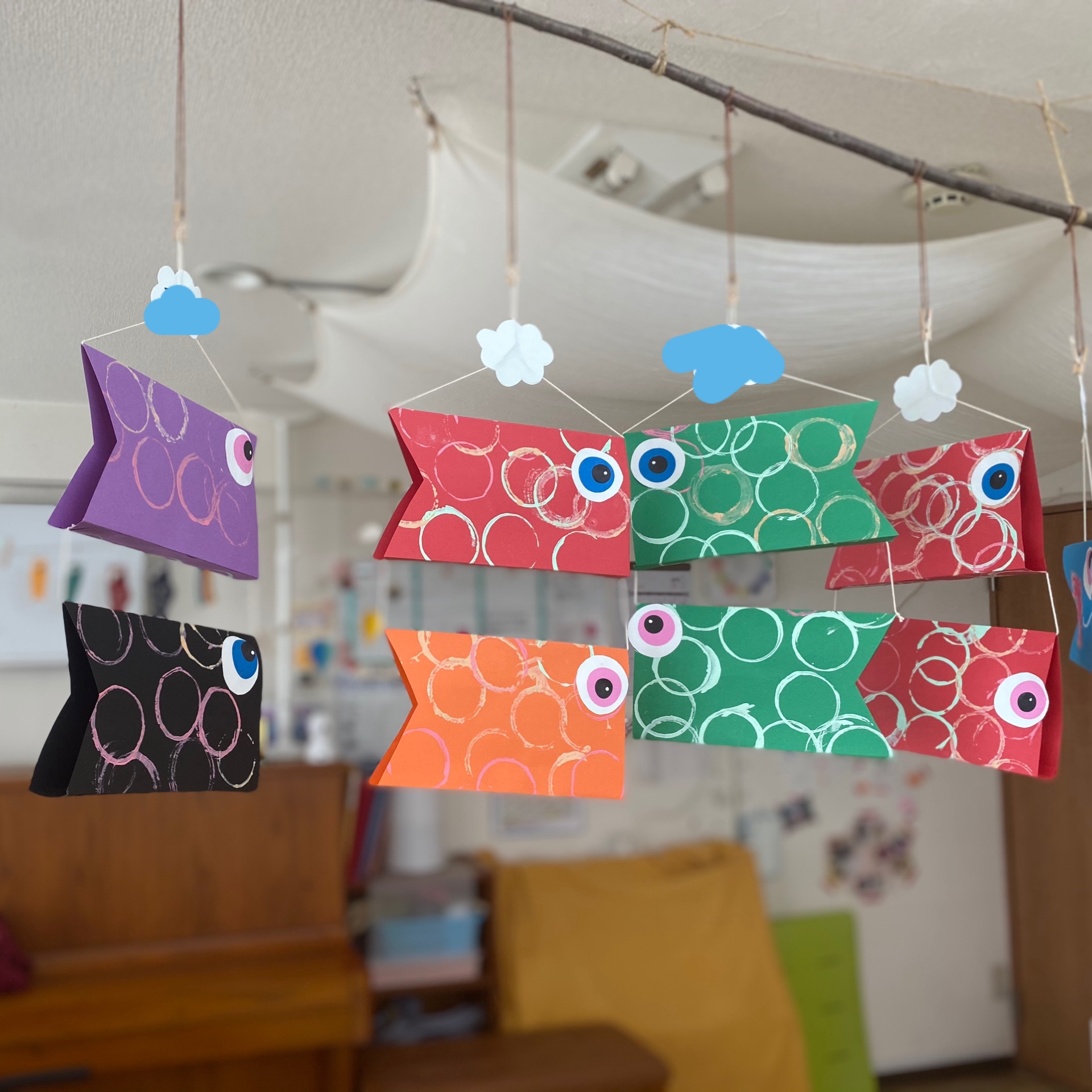 スタンプポンポンこいのぼり〜幅広い年齢で楽しめる製作遊び〜保育と遊びのプラットフォーム ほいくる