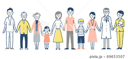 草原で手をつなぎ走るカップル 20027001279 の写真・イラスト素材アマナイメージズ