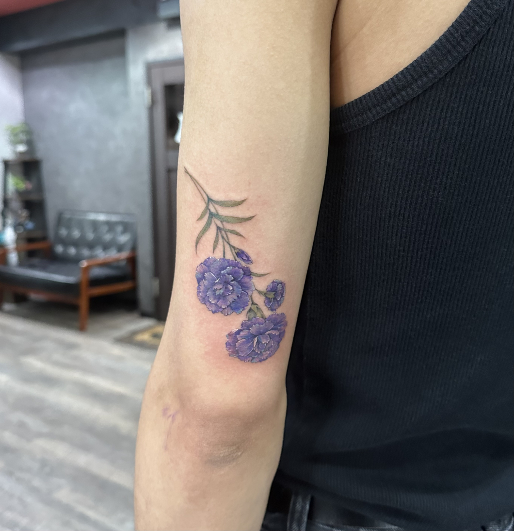 沈丁花の花言葉は永遠の愛数々のカップルさんの愛の絆を深めて25年❤️ 今日も素敵なカップルさんが来てくれました❤️❤️お肌も綺麗で、プルンとした永遠感を表現出来るように頑張りました。 お花も可愛いし、お二人も可愛くて、大人のお客様はコミニケーション能力