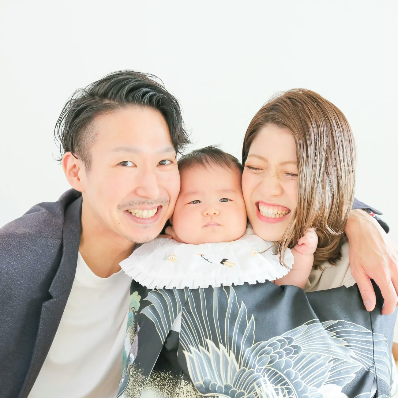 これでもう迷わない！お宮参りでのママの服装ポイントをご紹介横浜の写真館で撮影成人式・七五三・家族写真・就活なら「株式会社坂本写真」