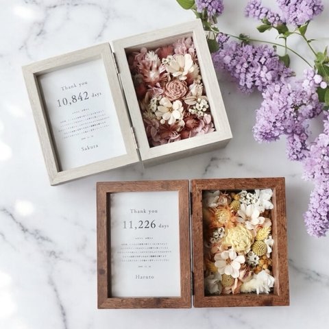 記念をお花で飾る！結婚式のご両親へのプレゼントにフォトフレームを手作り！東京・表参道・青山プリザーブドフラワーアレンジメント教室「花学校」初心者でも1回でおしゃれに手作りする！お花レッスン