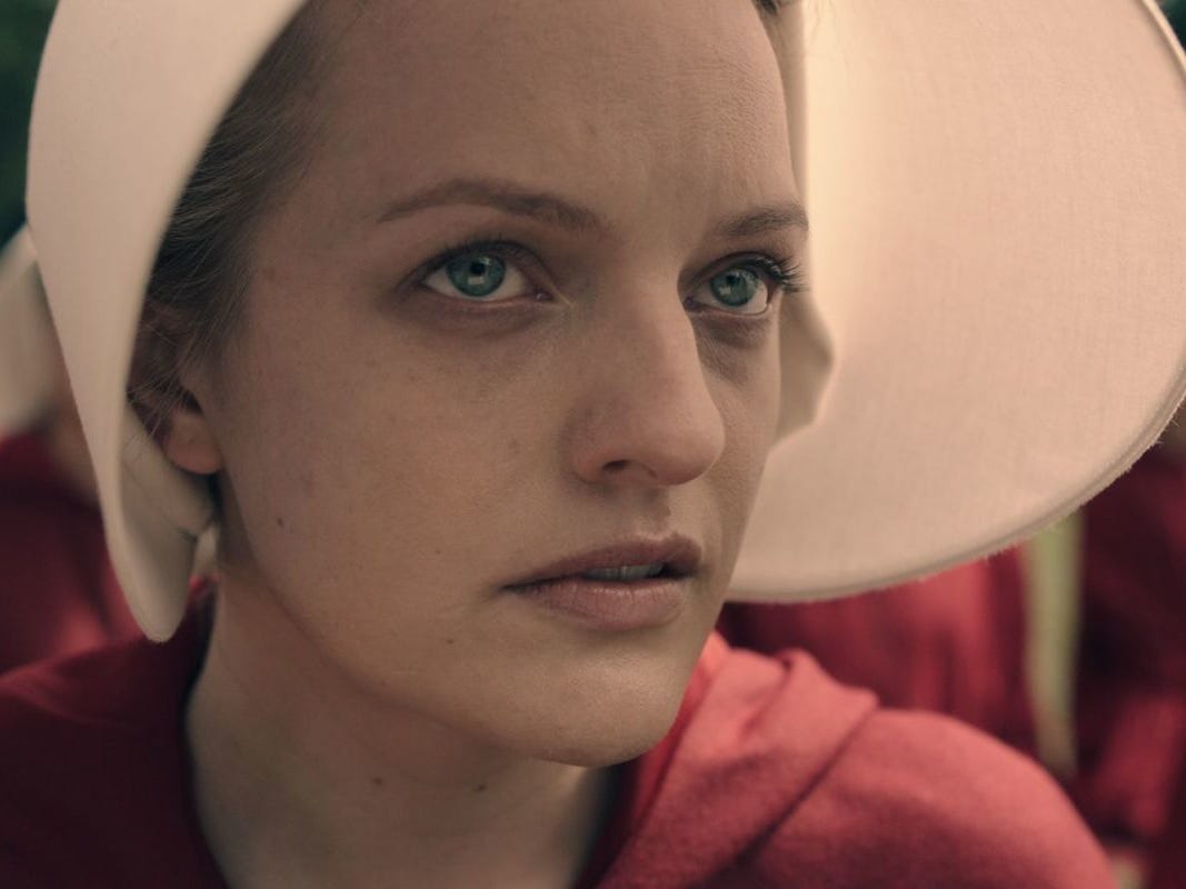 エマ・コリンって、マジでジューン・オズボーン、つまりエリザベス・モスにそっくりだよね : r totallylookslike