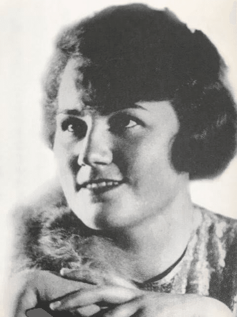 開戦の日」関連から ヒトラーの恋物語 ”チャペルル” エヴァ ブラウン : 写真機持って街歩き、クラシックカメラとレンズを伴に