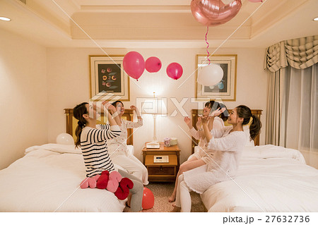 パジャマ レディース ナイトウェア 綿 七分丈パンツ ルームウェア 半袖 半袖パジャマ ショートパンツ 上下セット 部屋着 モダール 吸汗速乾 通気肌に優しい 春夏 大人 可愛い 寝巻き セットアップ パジャマ女子会 gratiahome パジャマ レディース 半袖」の人気商品一覧