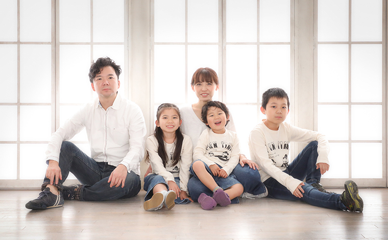 年賀状はいつまでに投函したら2025年元旦に届く？遅れた場合の対応も紹介カメラのキタムラ年賀状2025巳年