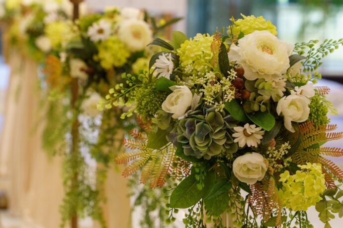 結婚式の『装花』の相場と、装花なしでもOK！節約アイディア花嫁ノート