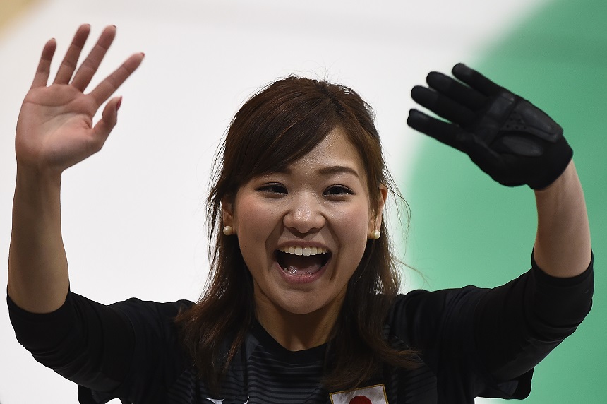 カーリング選手で大学生で人妻に」4度目の五輪挑戦 吉田知那美 34歳 が明かすカーリングへの思い「流しのコーチっていいかも 押しかけ先生みたいな」 -カーリング - Number Web - ナンバ