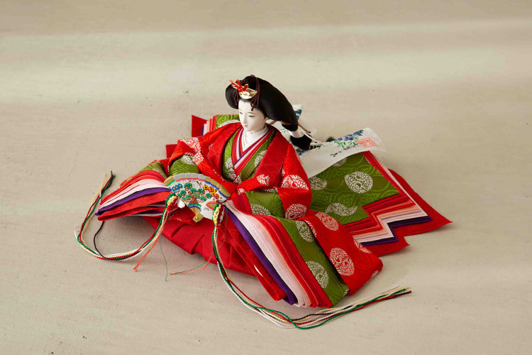雛人形の「人形のお名前」を子どもに聞かれたら？それぞれの名称・役割を徹底解説！持っているお道具にも意味がある - Up to you