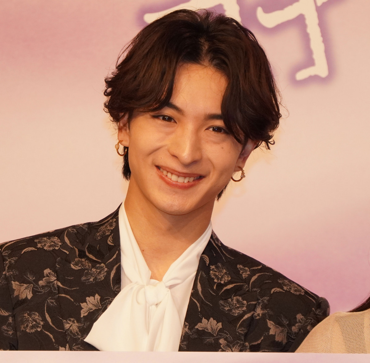 木村慧人 FANTASTICS インタビュー 「アーティストの時が素で、俳優の仕事でスイッチを入れるような感覚」初の単独主演作への思い・芸能界入りのきっかけなどたっぷりと。＜ドラマ『さっちゃん、僕は。』＞Emo!miuエモミュ