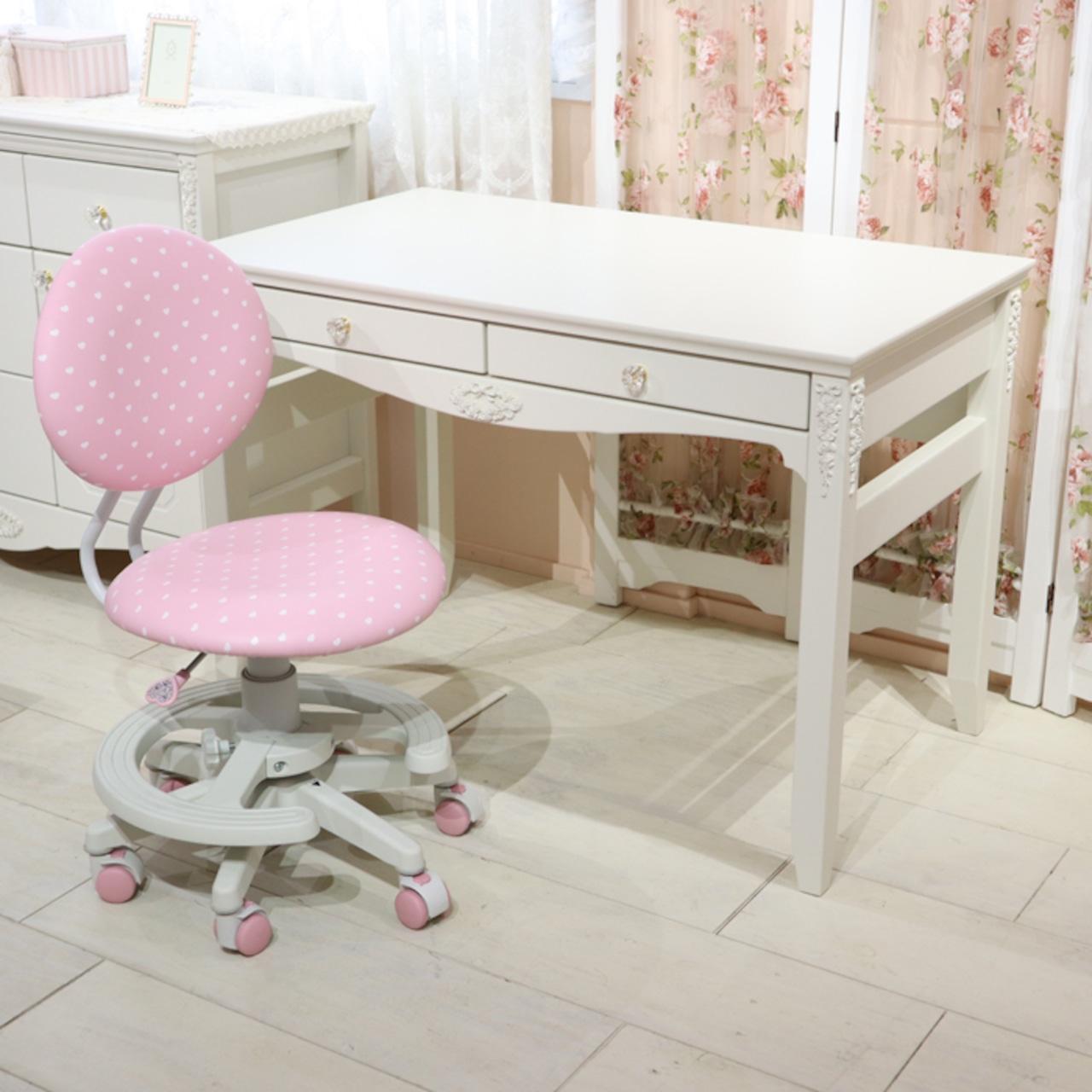 楽天市場 姫系 デスク 学習机 Pretty プリティシリーズ 白 ホワイト ロマンチック 姫 姫系 家具 女の子 かわいい 可愛い 子供部屋ロマンティック リボン おしゃれ 机 キッズ家具: クオリアル -暮らし応援家具SHOP