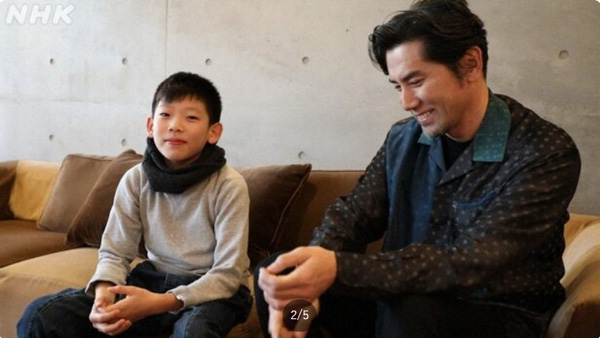 父は本木雅弘 UTA、母・内田也哉子の48歳バースデーにコミカルな家族写真 幼少期のレアショットで祝福 1 2ねとらぼ