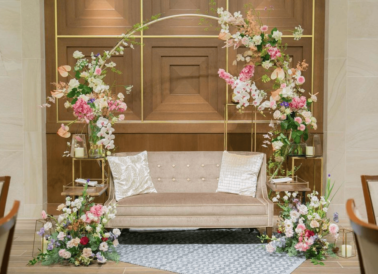 おしゃれにカッコよく映る！今、注目のソファのお座りショットをご紹介❤│ビアンベール三条ビアンベール from Arkbell