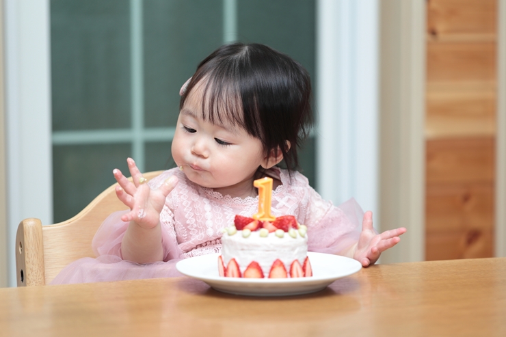 1歳のお誕生日 お家でお祝いするには？飾りつけや離乳食プレートをご紹介minaluのコトモノ暮らし