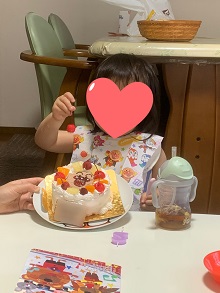 2歳バースデー おうちスタジオ&アンパンマンごはん、プレゼントまとめ棚ぼたログ