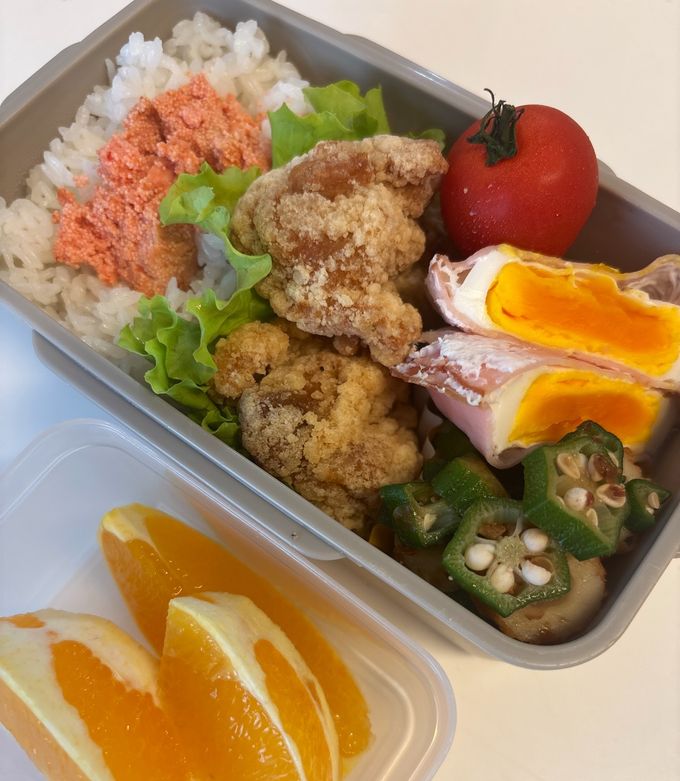 お弁当を食べる女子高校生の写真素材69438975- PIXTA