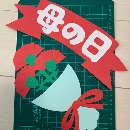 折り紙 カーネーション 母の日 壁飾り 壁面飾り - メルカリ