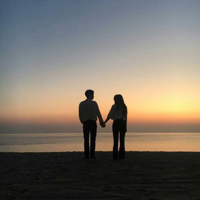 手繋ぎ写真」のアイデア 59 件写真, 手繋ぎ, カップルフォト