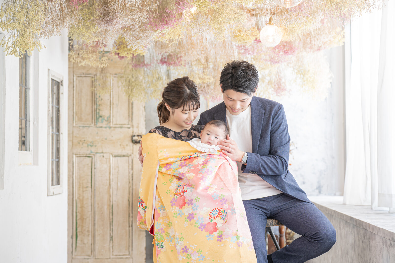 お宮参りの服装マナーは？ママ・パパ、赤ちゃん、祖父母の当日コーデSNAP集VERY